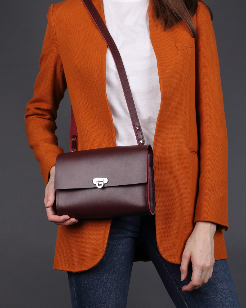 Кожаная женская сумка кросс-боди бордовая A008 burgundy