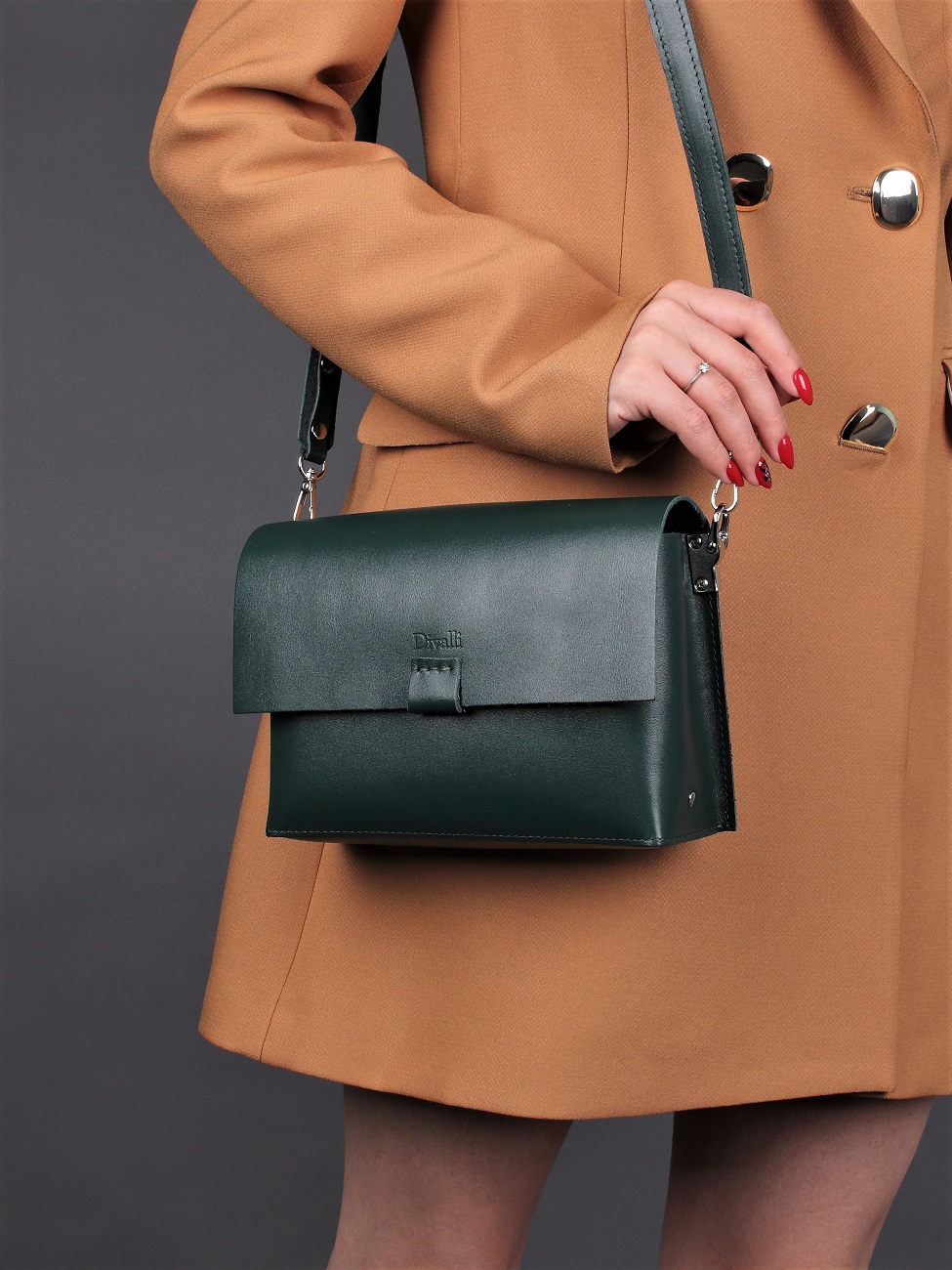 Женская сумка через плечо из натуральной кожи изумрудная A005 emerald