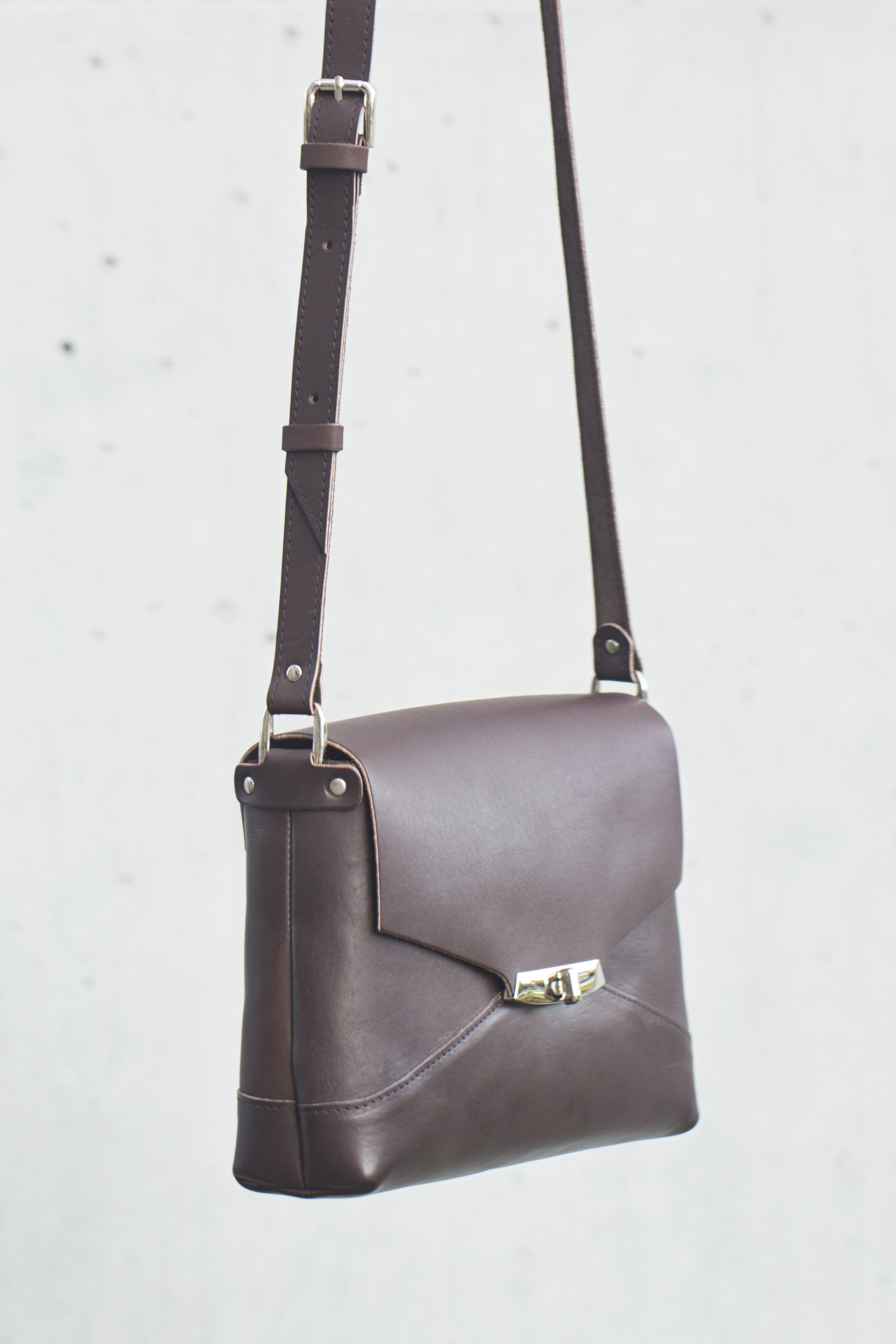 Женская сумка через плечо из натуральной кожи коричневая Divalli A0102