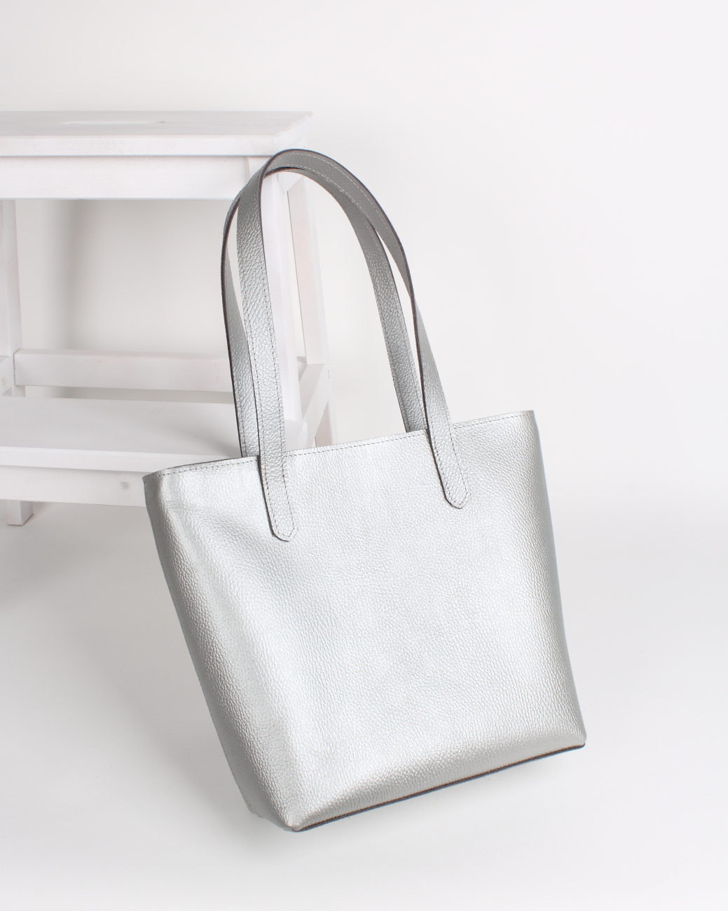 Женская кожаная сумка шоппер серебристая A019 silver grain