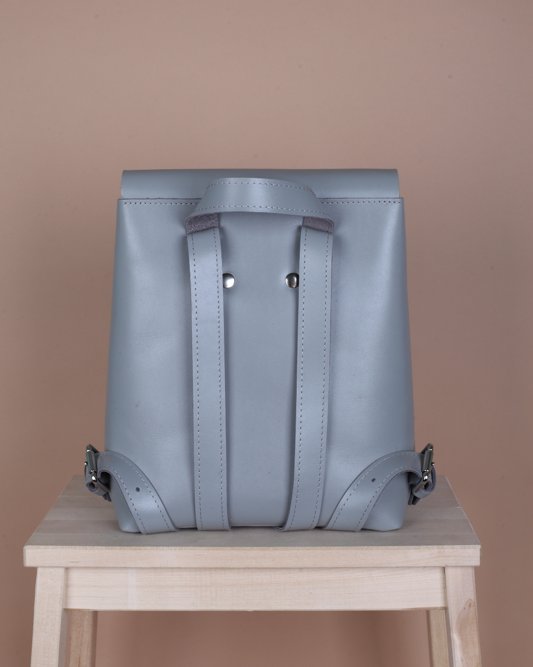 Женский рюкзак из натуральной кожи серый B003 grey