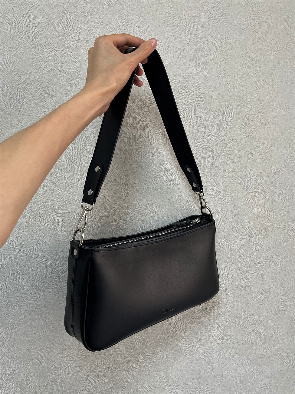 Женская сумка-багет из натуральной кожи черная A0411