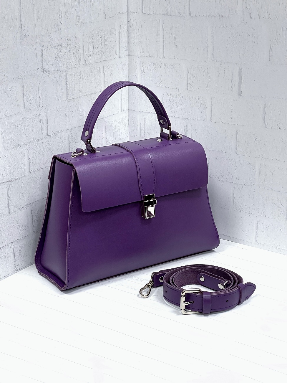 Женская сумка трапеция из натуральной кожи фиолетовая A023 purple