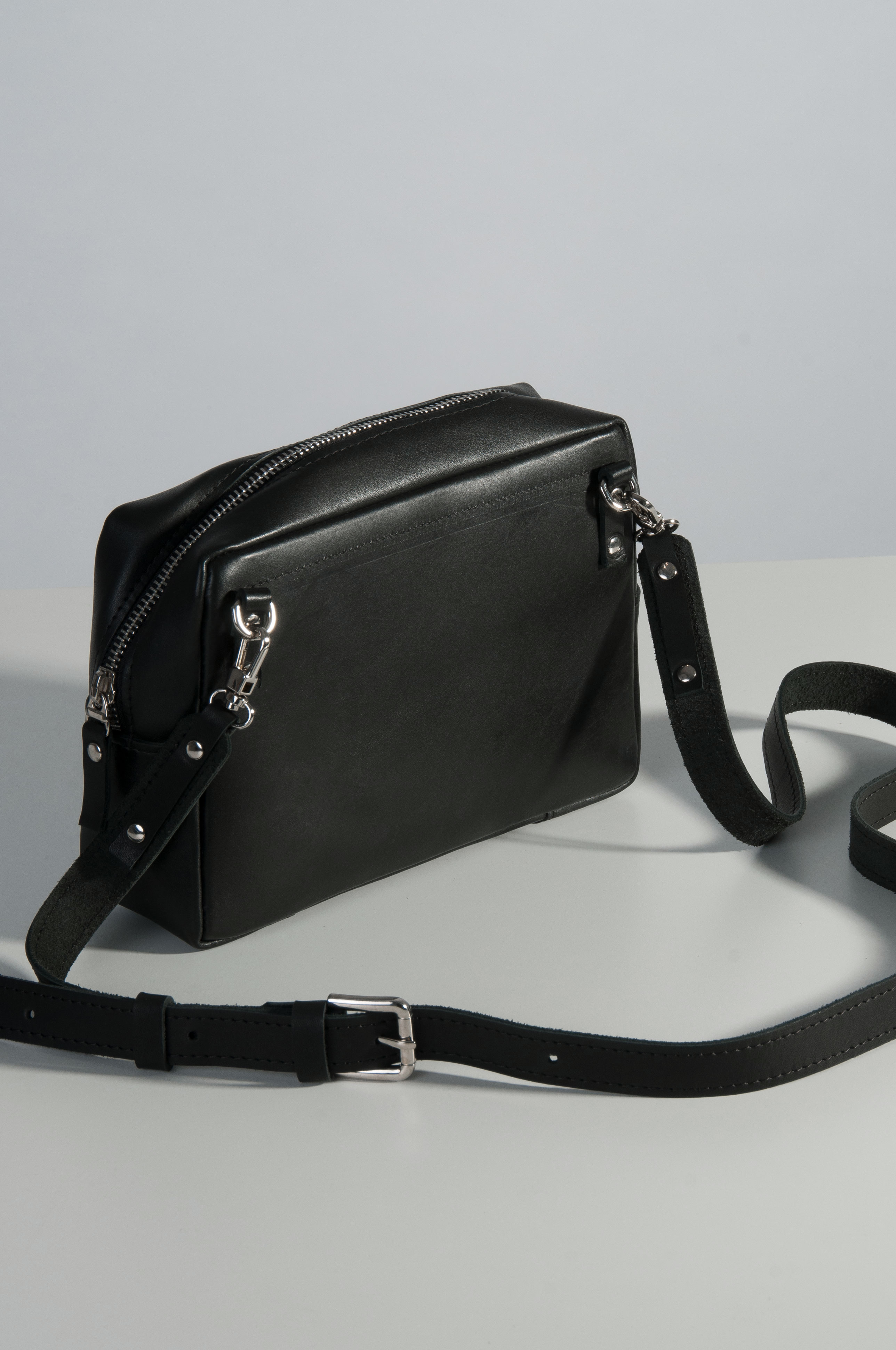 Женская сумка через плечо из натуральной кожи черная A0071