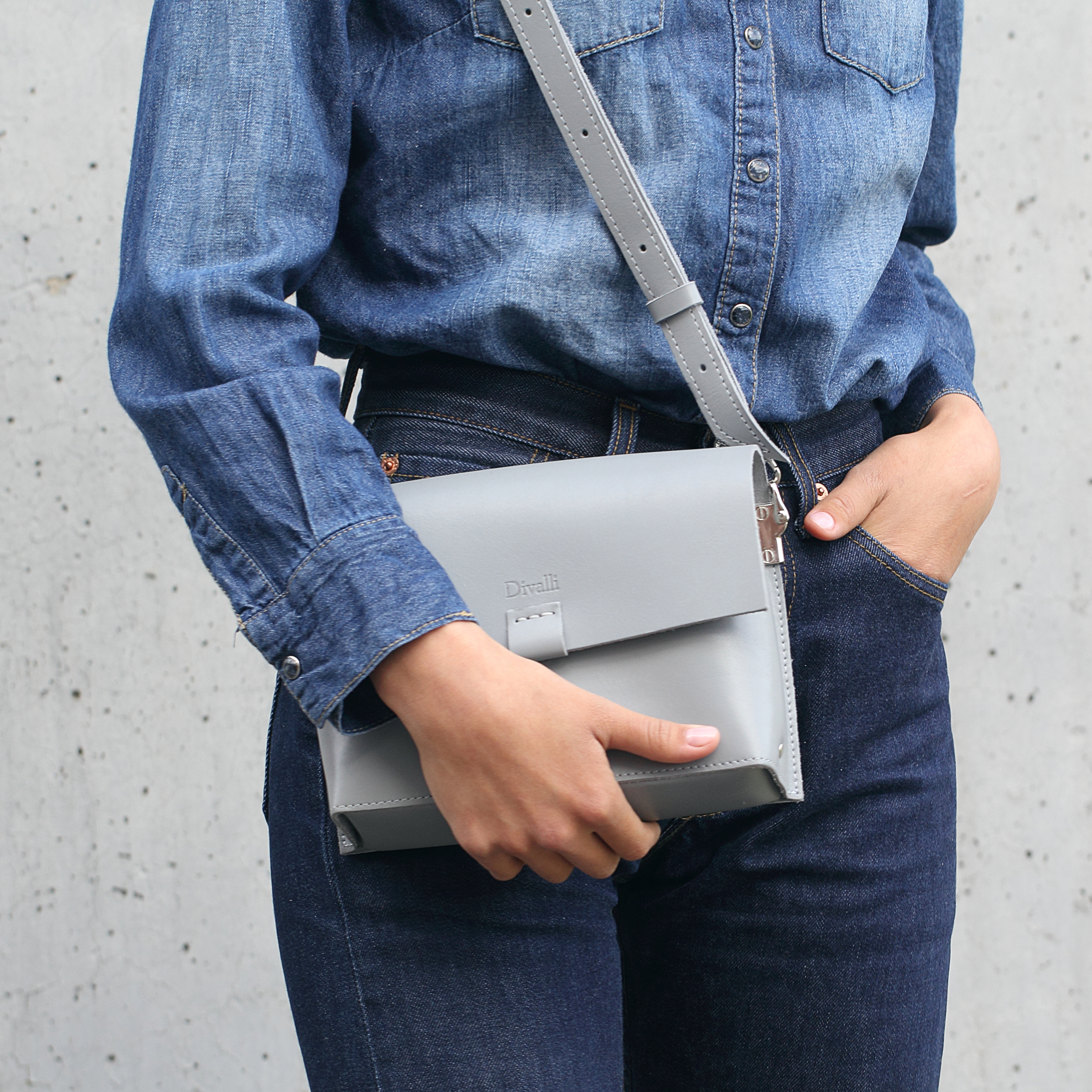 Женская сумка через плечо из натуральной кожи серая A005 grey