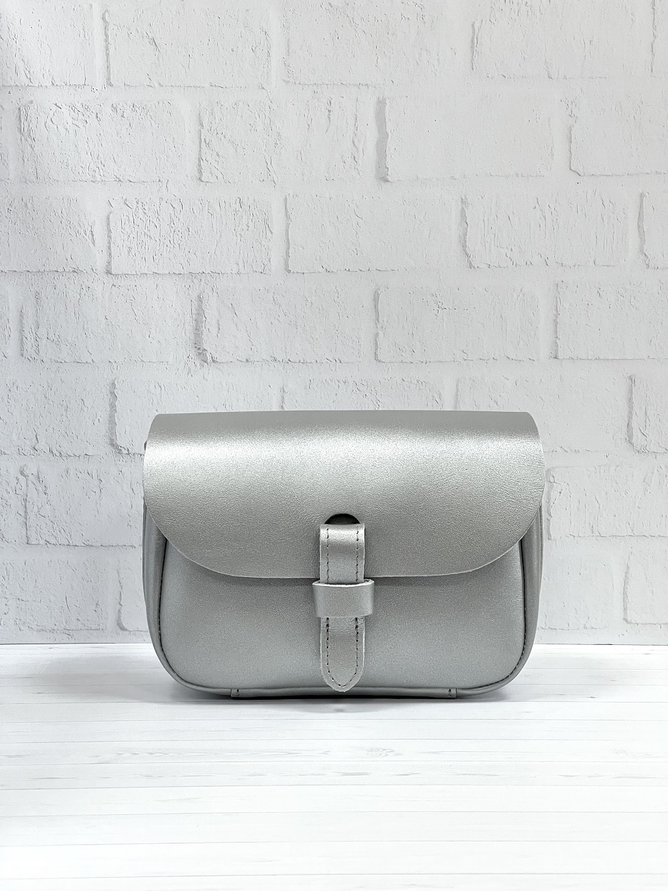 Женская поясная сумка из натуральной кожи серебристая A016 silver mini