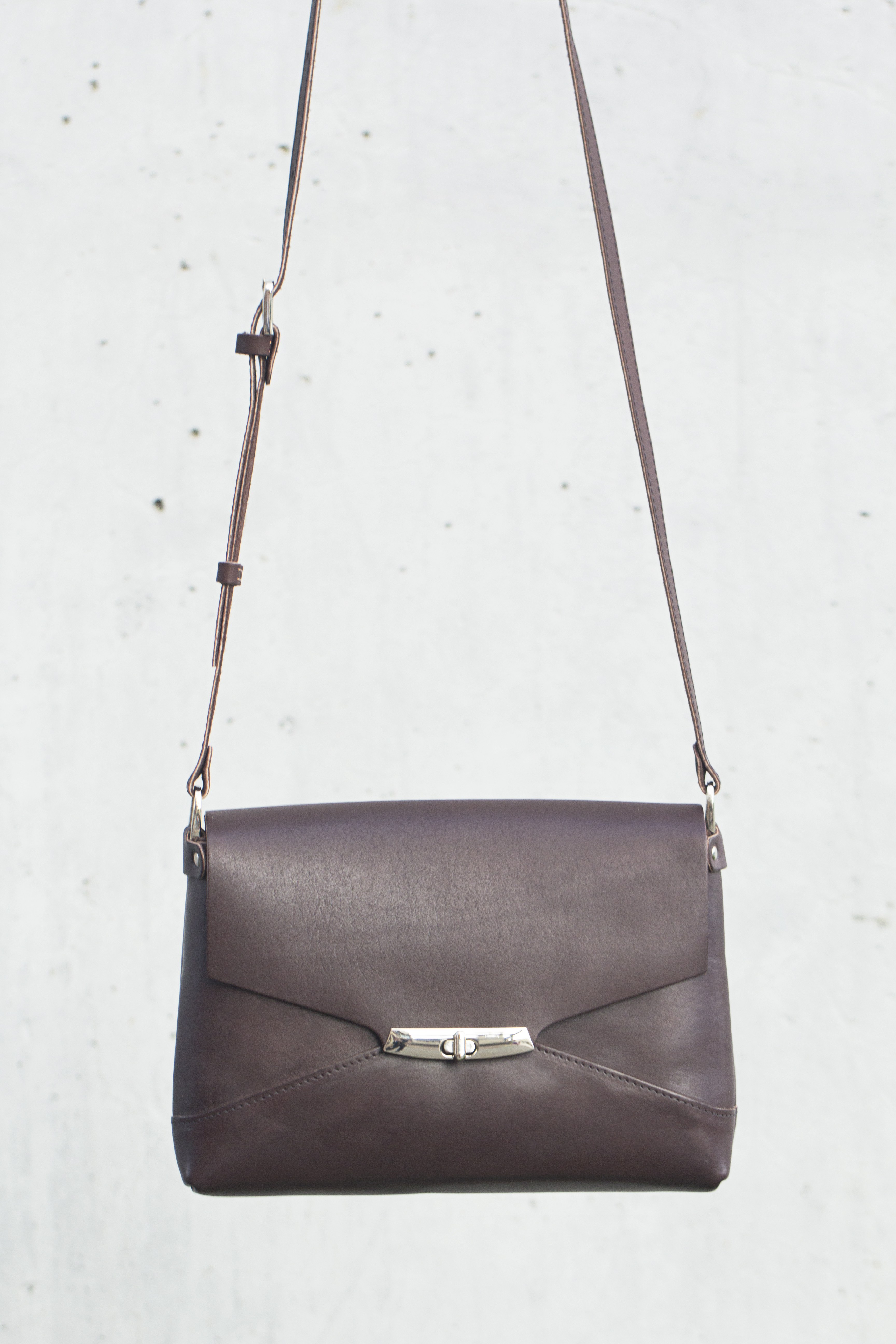 Женская сумка через плечо из натуральной кожи коричневая Divalli A0102