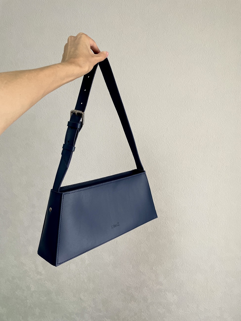 Женская кожаная сумка-багет синяя A036 sapphire