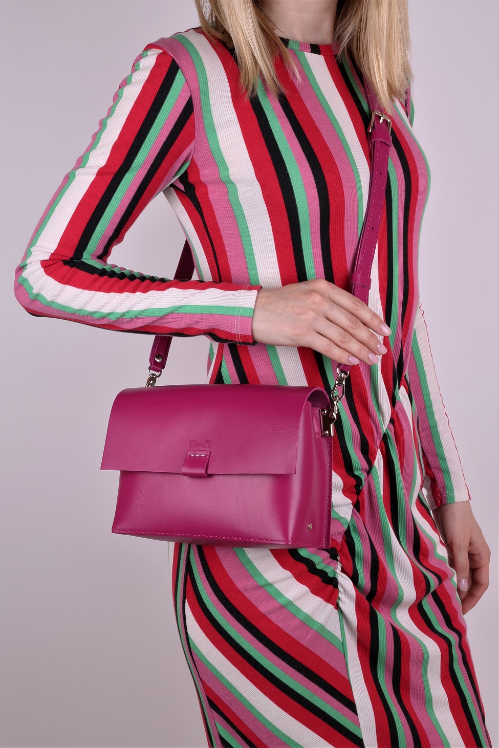 Женская сумка через плечо из натуральной кожи розовая A005 fuchsia
