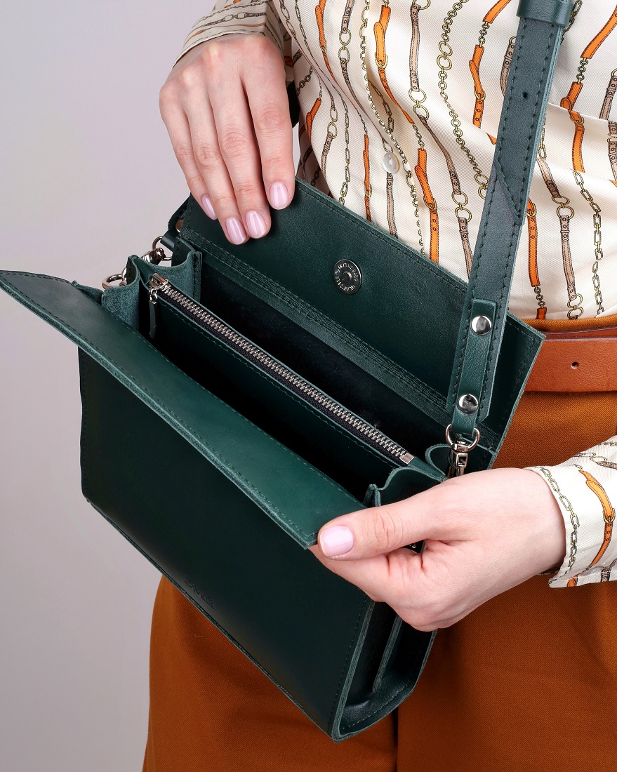 Женская кожаная сумка через плечо зеленая A013 emerald