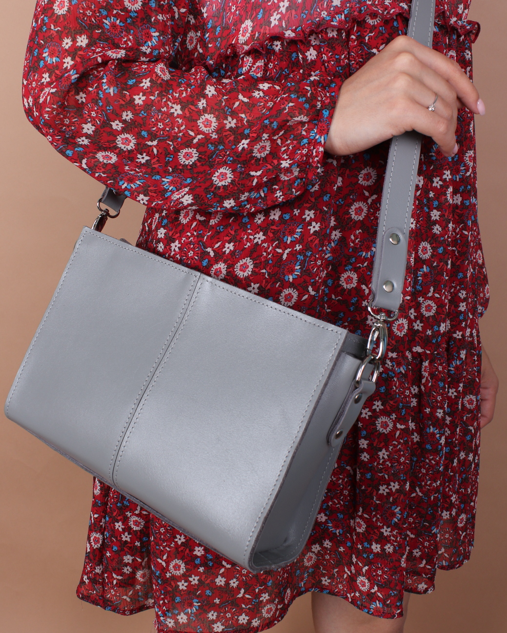 Женская кожаная сумка кросс-боди серая A025 grey