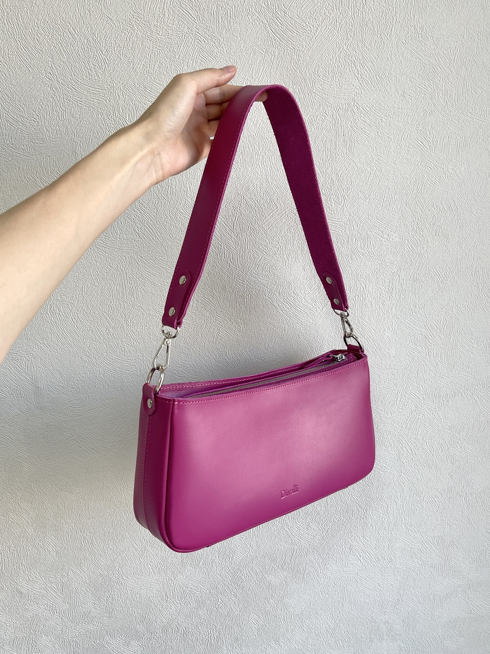 Женская сумка-багет из натуральной кожи розовая A041 fuchsia