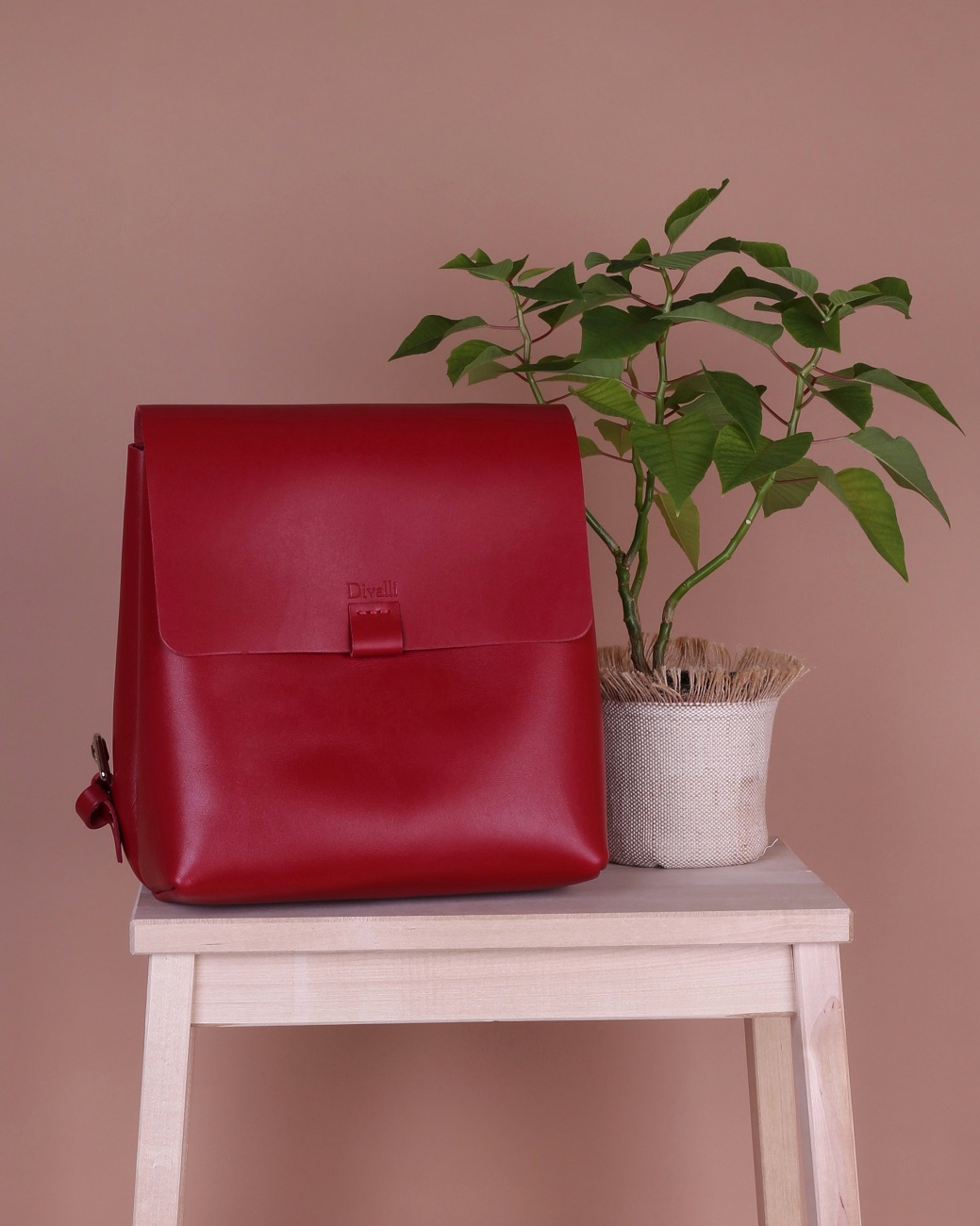 Женский рюкзак из натуральной кожи красный B001 ruby