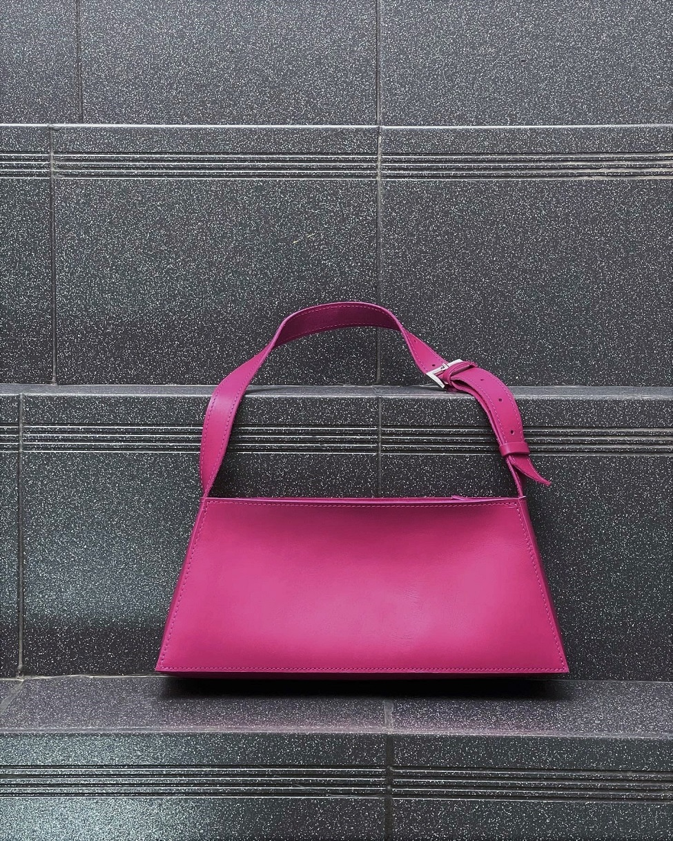 Женская сумка-багет из натуральной кожи розовая A036 fuchsia