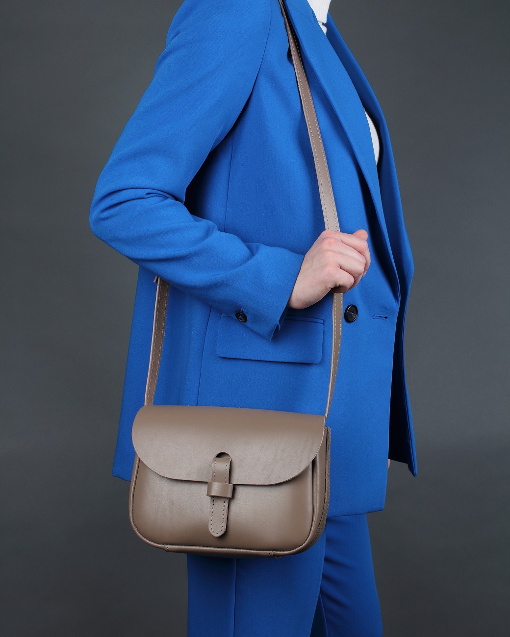 Женская сумка через плечо из натуральной кожи серо-бежевая A016 taupe