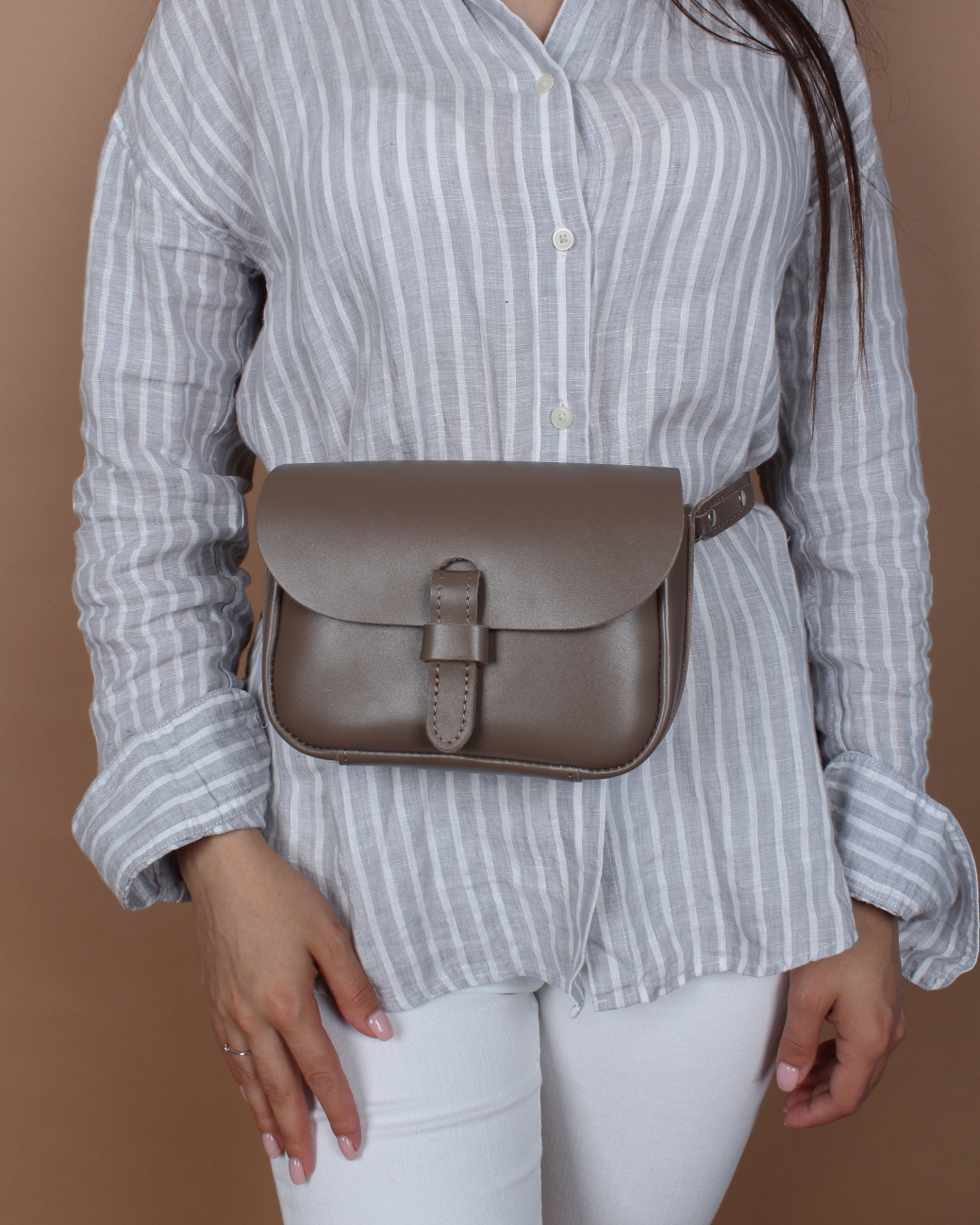 Женская поясная сумка из натуральной кожи серо-бежевая A016 taupe mini