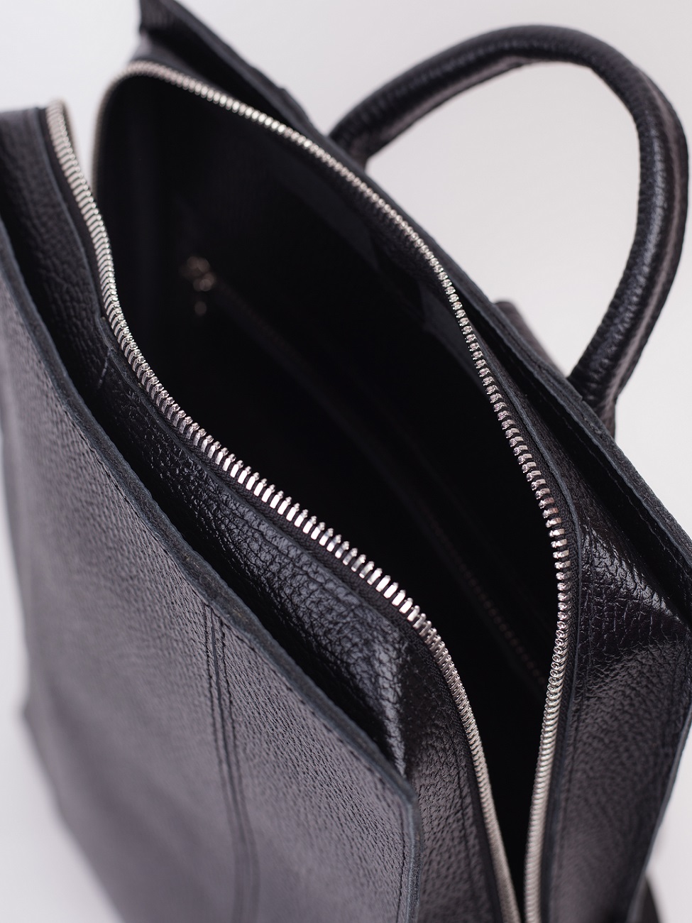 Женский рюкзак из натуральной кожи черный B014 black grain