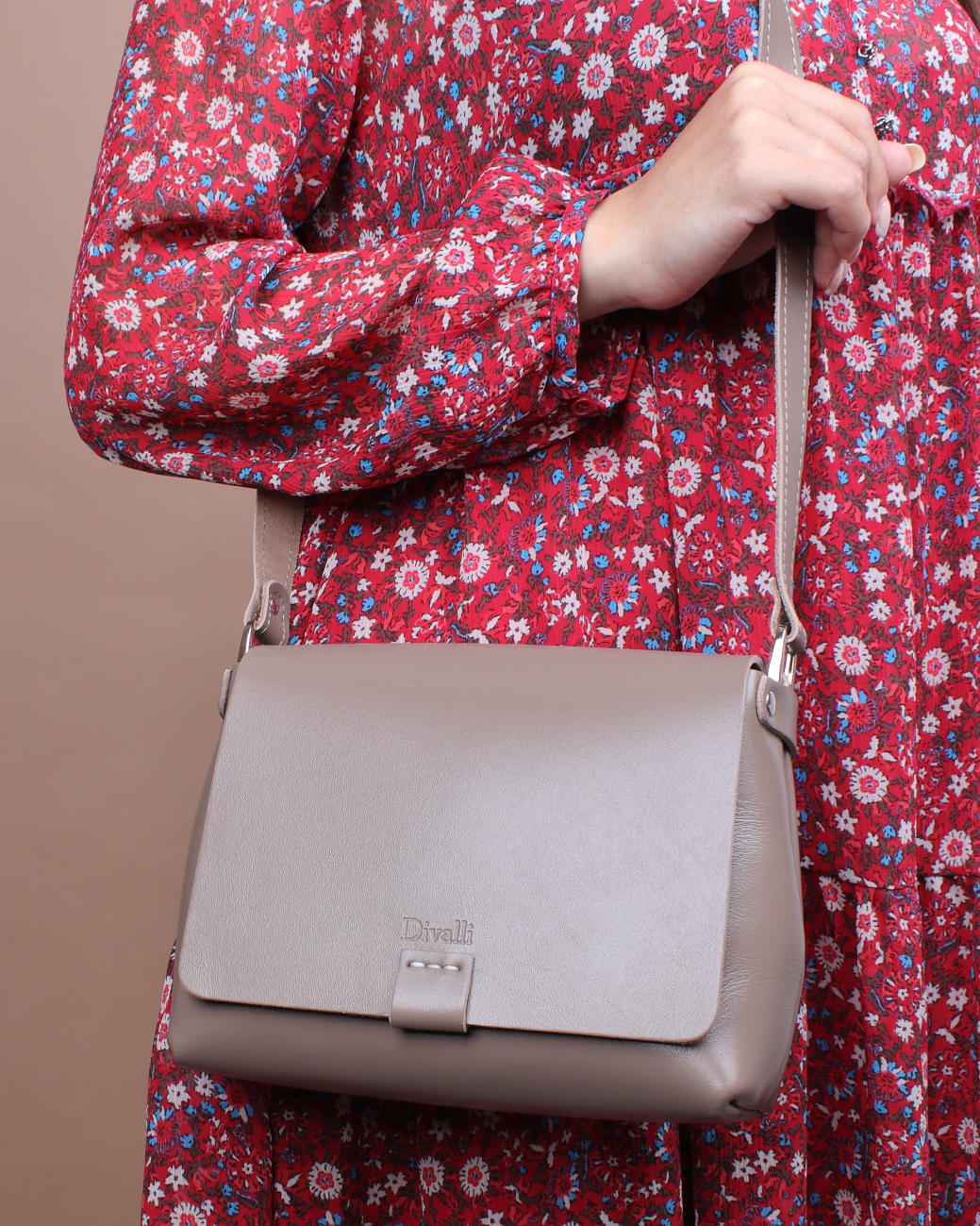 Женская сумка через плечо из натуральной кожи серо-бежевая A002 taupe