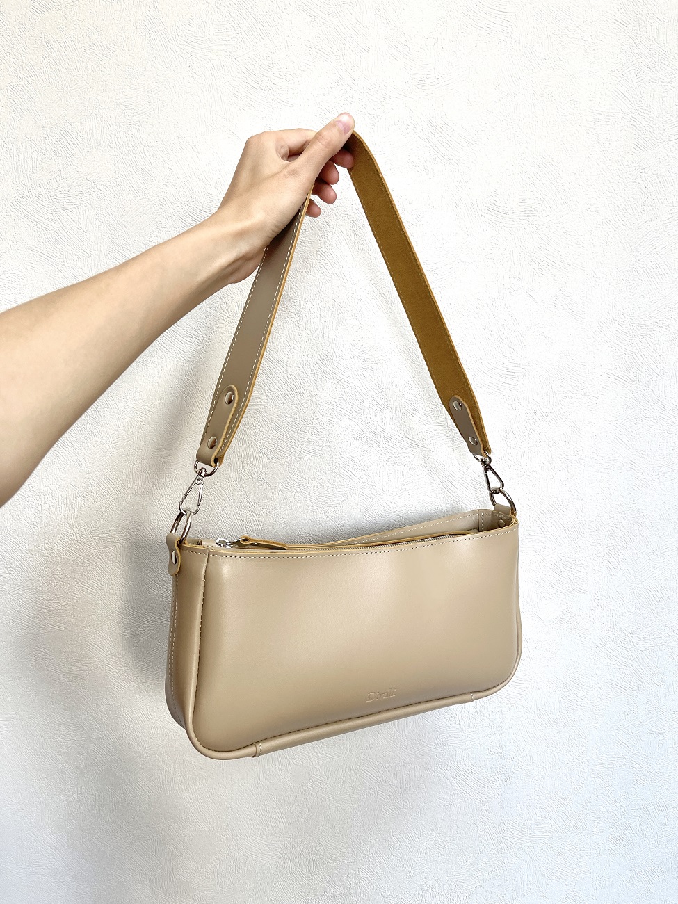 Женская кожаная сумка-багет бежевая A041 beige