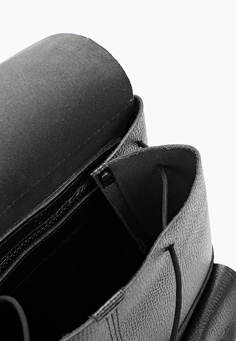 Женский кожаный рюкзак с карманами черный B010 black grain