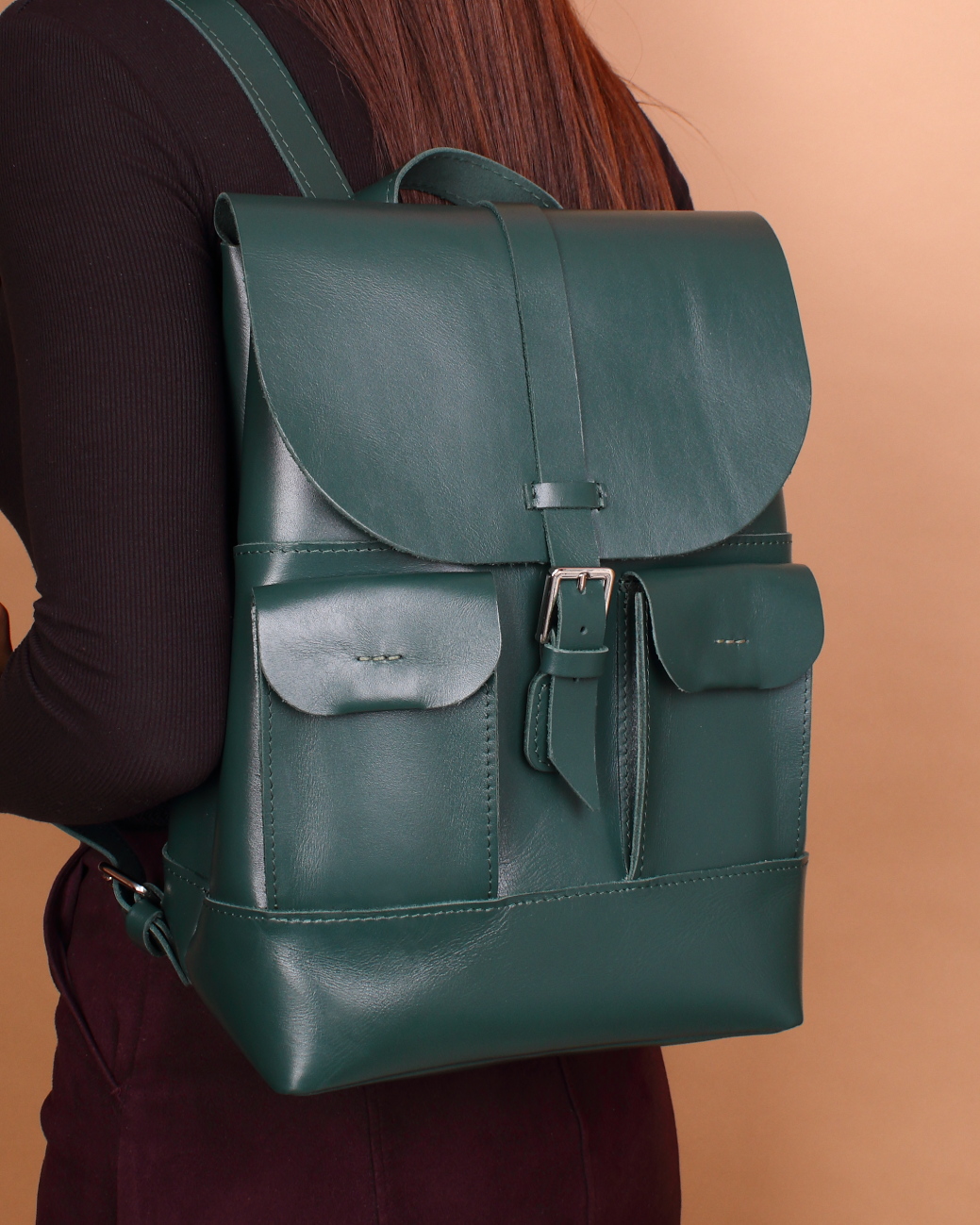 Женский рюкзак из натуральной кожи зеленый B010 emerald