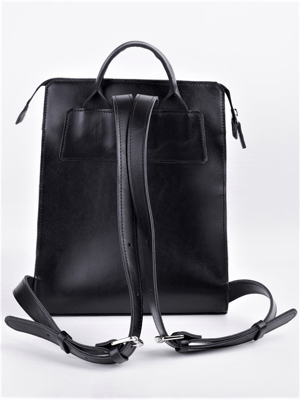 Женский рюкзак из натуральной кожи черный B0131