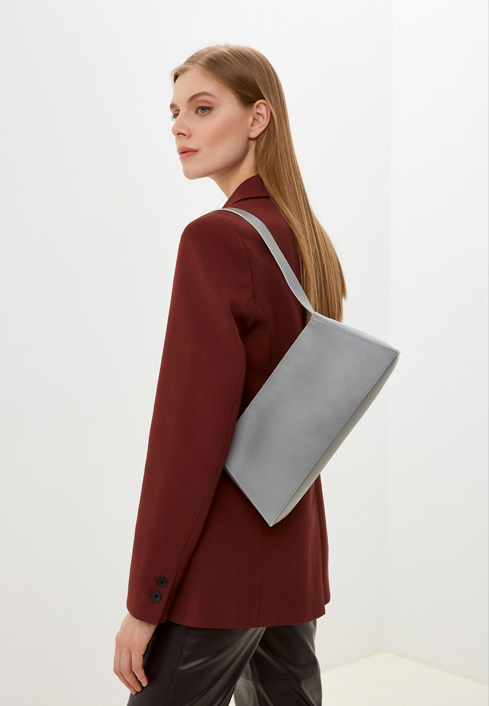 Женская кожаная сумка-багет серая A036 grey