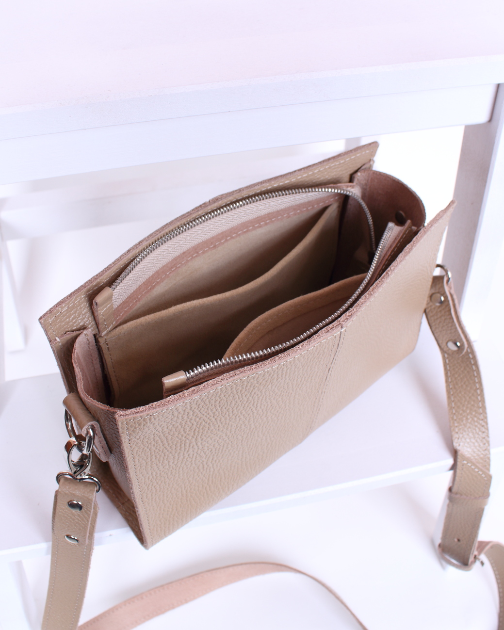 Женская кожаная сумка кросс-боди бежевая A025 beige mini grain